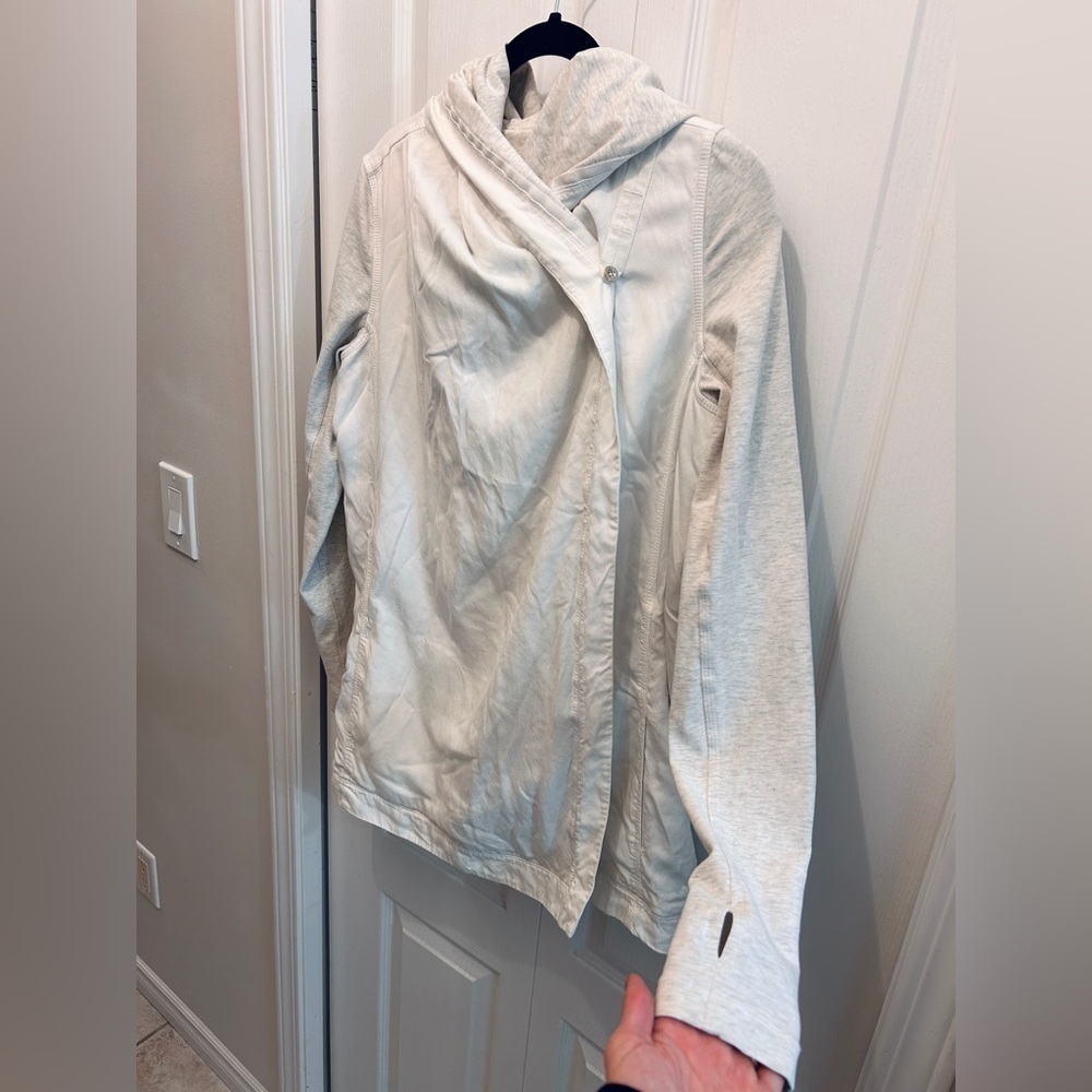 Lululemon Blissed Out Wrap in White / Heathered White • size 6 - Picture 10 of 14